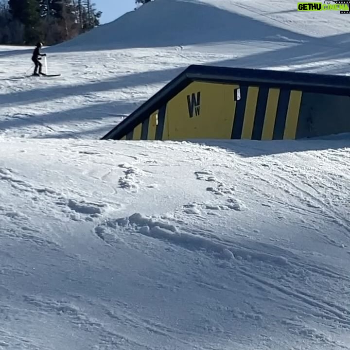 Tom Wallisch - 4.9K Likes - 4️⃣- 3swap - 450 out. Love this rail. Hopefully @woodwardparkcity sets it up like this again soon 🤞 🤞