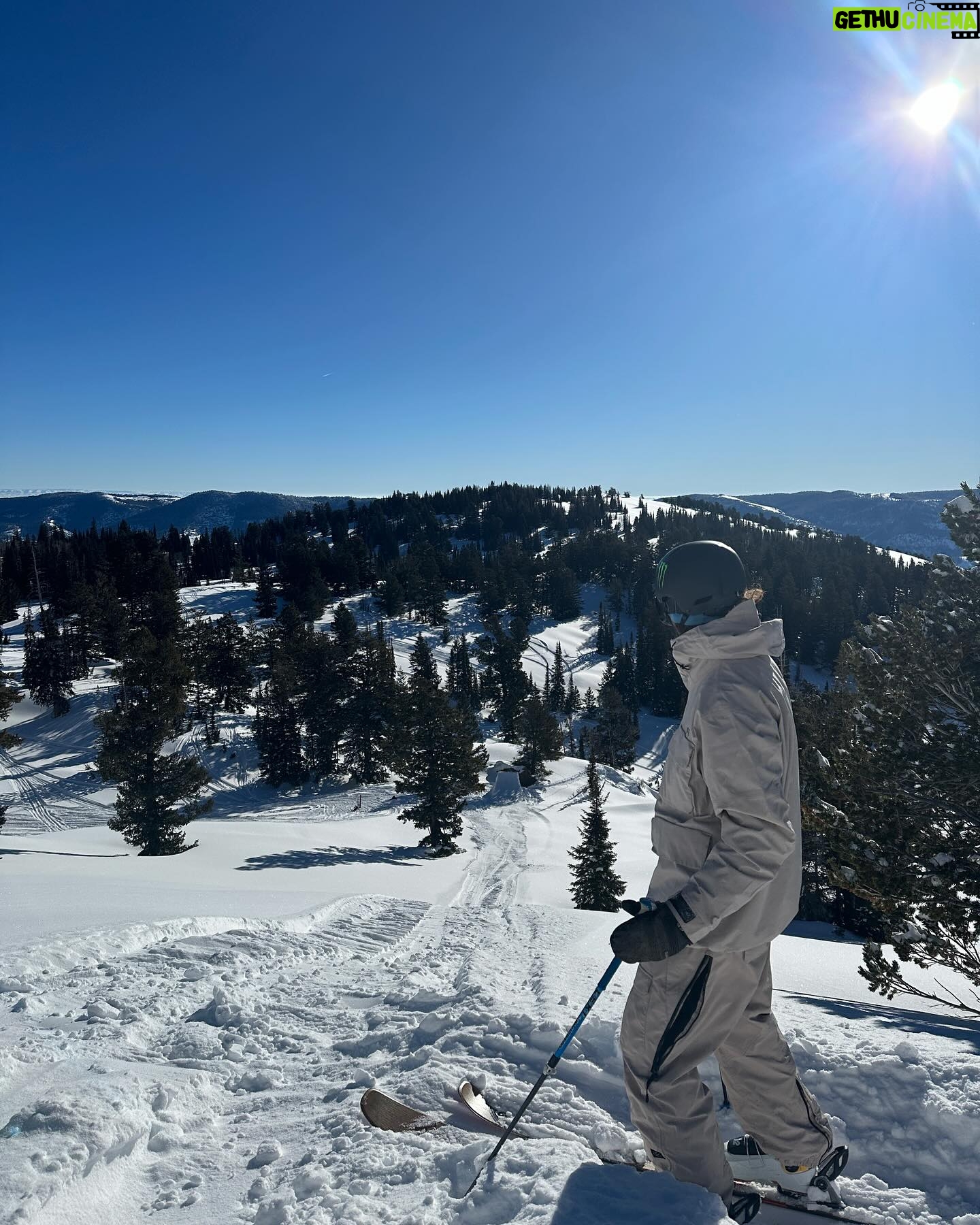 Tom Wallisch - 7.5K Likes - Some snippets from an epic sled/ski mission with a great crew. Early mornings, long days, and lots of snow ❄️!