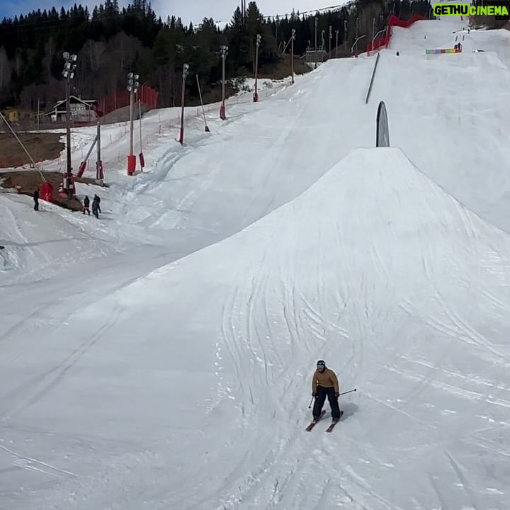Tom Wallisch - 7.7K Likes - Camera roll dump of moments from @jespertjader ‘s #redbullunrailistic event here in Sweden 🇸🇪. Too fun riding a crazy rail setup with so many friends. These first few days have been 🤩// 📲 @stephwallisch and 📸 by @judithbergstrom