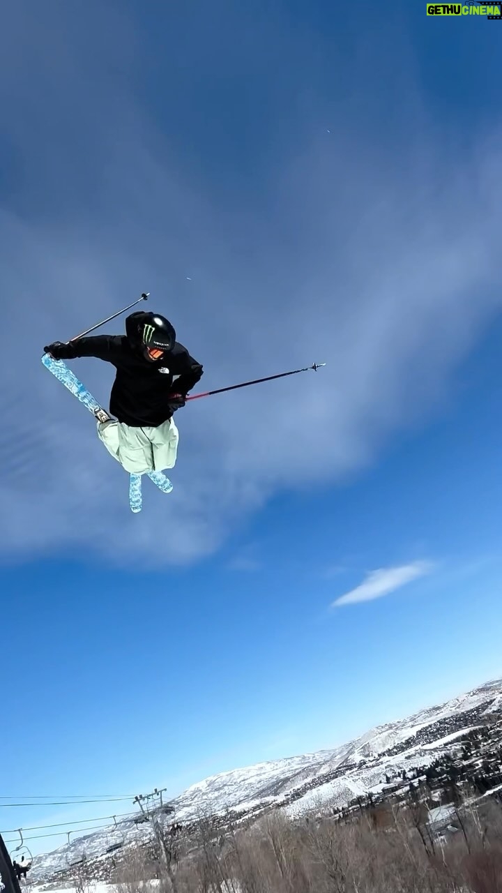 Tom Wallisch - 6K Likes - Couple favorite tricks with my favorite grab❤️
📲 @daveeuler