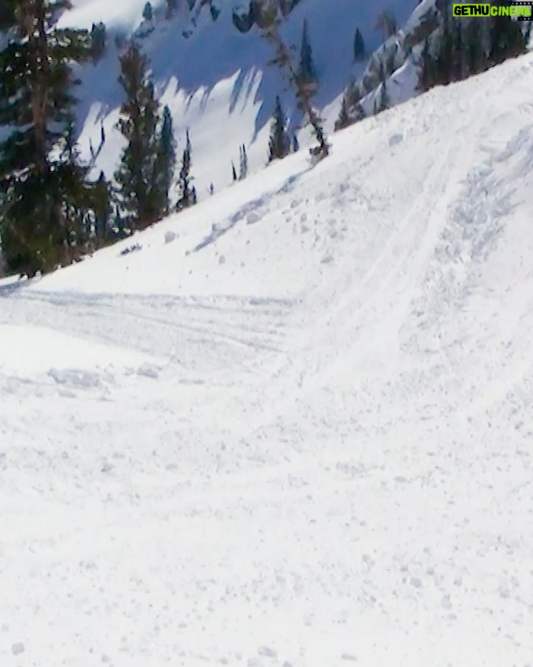 Tom Wallisch - 7.5K Likes - Haters will say we’re using camera tricks and this is really a park at a resort.
v\ @jakestrassman
See why it’s not. ‘Rail Tail’ live now.
#LINEbacon • #LINEskis #SKIandDESTROY