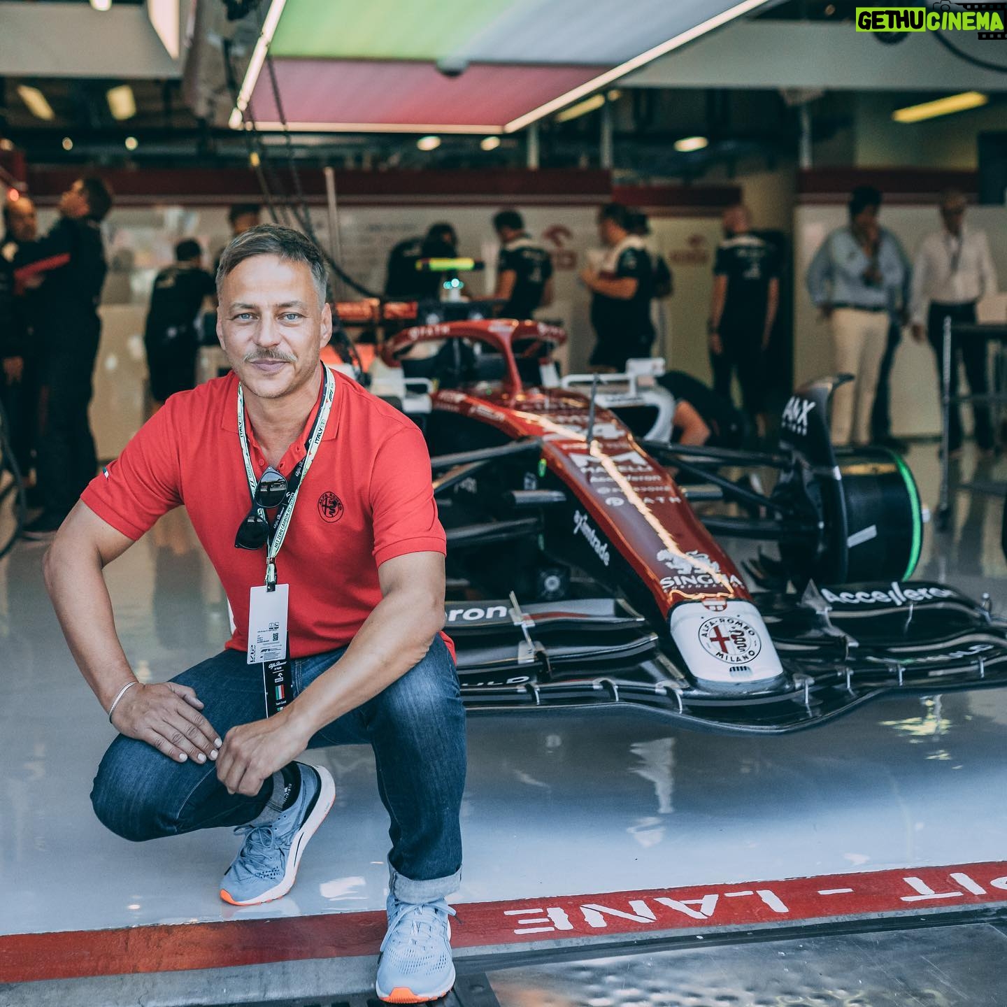 Tom Wlaschiha - 98.8K Likes - always up for a good drama
F1 Italian Grand Prix 2022 🏁
@alfaromeoofficial #tribedays @alfa_romeo_de #alfaromeo 📸 @joanmhc