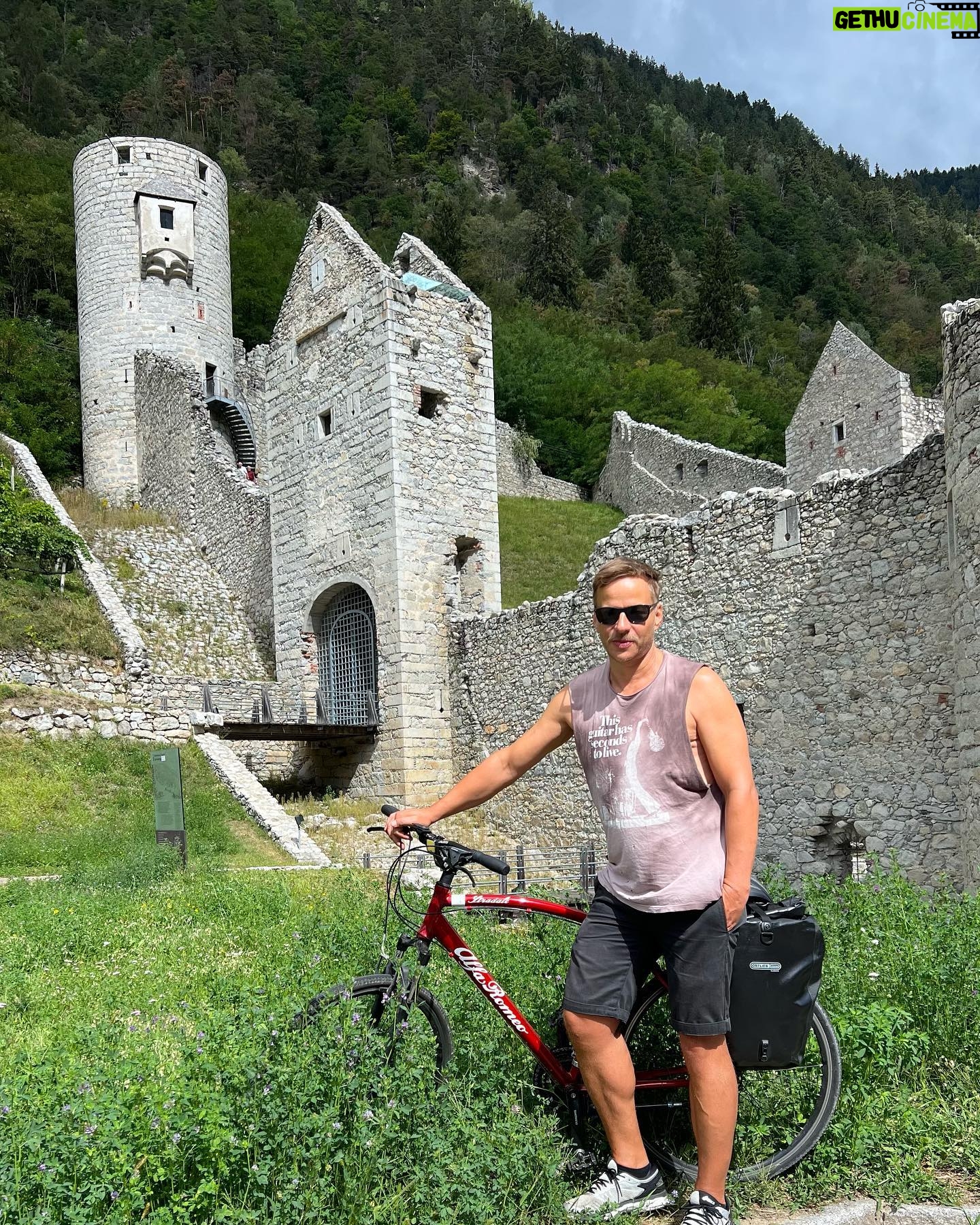 Tom Wlaschiha - 155.8K Likes - almost heaven
#munichvenezia #cycling #🚴🚴