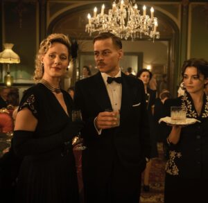Tom Wlaschiha Instagram - Faites vos jeux ! 
#DASBOOT3
out now @skydeutschland @skyticketde 
📸 @rabold_foto