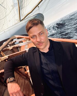 Tom Wlaschiha Instagram - Very excited to set sail with @panerai —
check out these legendary pieces of art.

#watchesandwonders2023 #paneraiww23 #panerai #radiomir #panerailegends #werbung