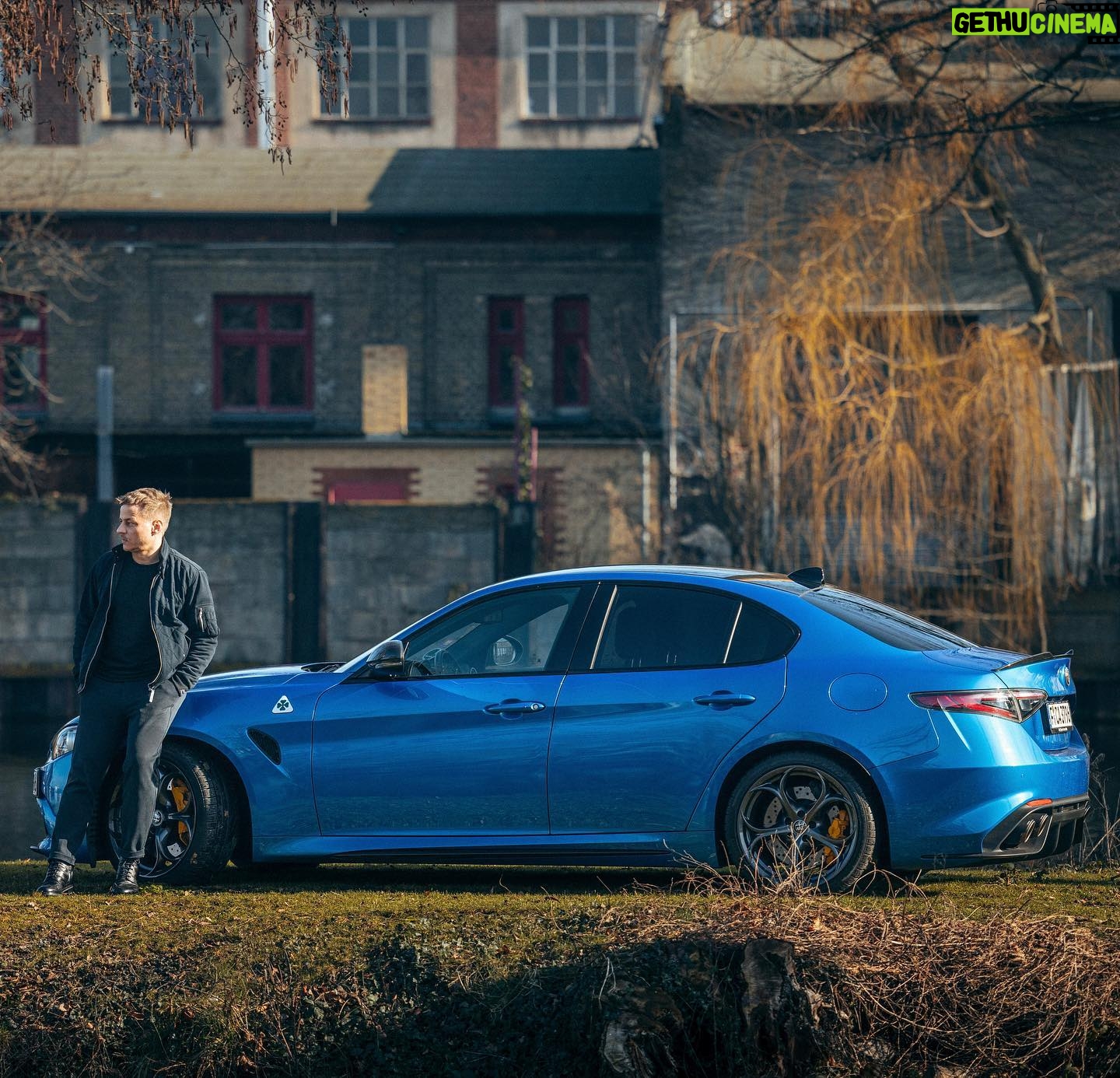 Tom Wlaschiha - 54.6K Likes - still in 💙 with GIULIA —
ein sonniger Berliner Wintertag mit @alfa_romeo_de x @waltermagazin
Interview x Fotostrecke jetzt in Ausgabe #16
@alfaromeoofficial #alfaromeogiuliaquadrifoglio #alfaromeogiulia #werbung
@florianroser 📸
