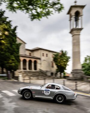 Tom Wlaschiha Instagram - We did it ! #millemiglia2023 
2200km in 5 days across Italy in 
a 1954 Alfa Romeo Sportiva 2000.

Grazie !! @alfaromeoitaliaofficial @alfa_romeo_de @ninacarmaria 
for this crazy unforgettable ride 💚🤍❤️