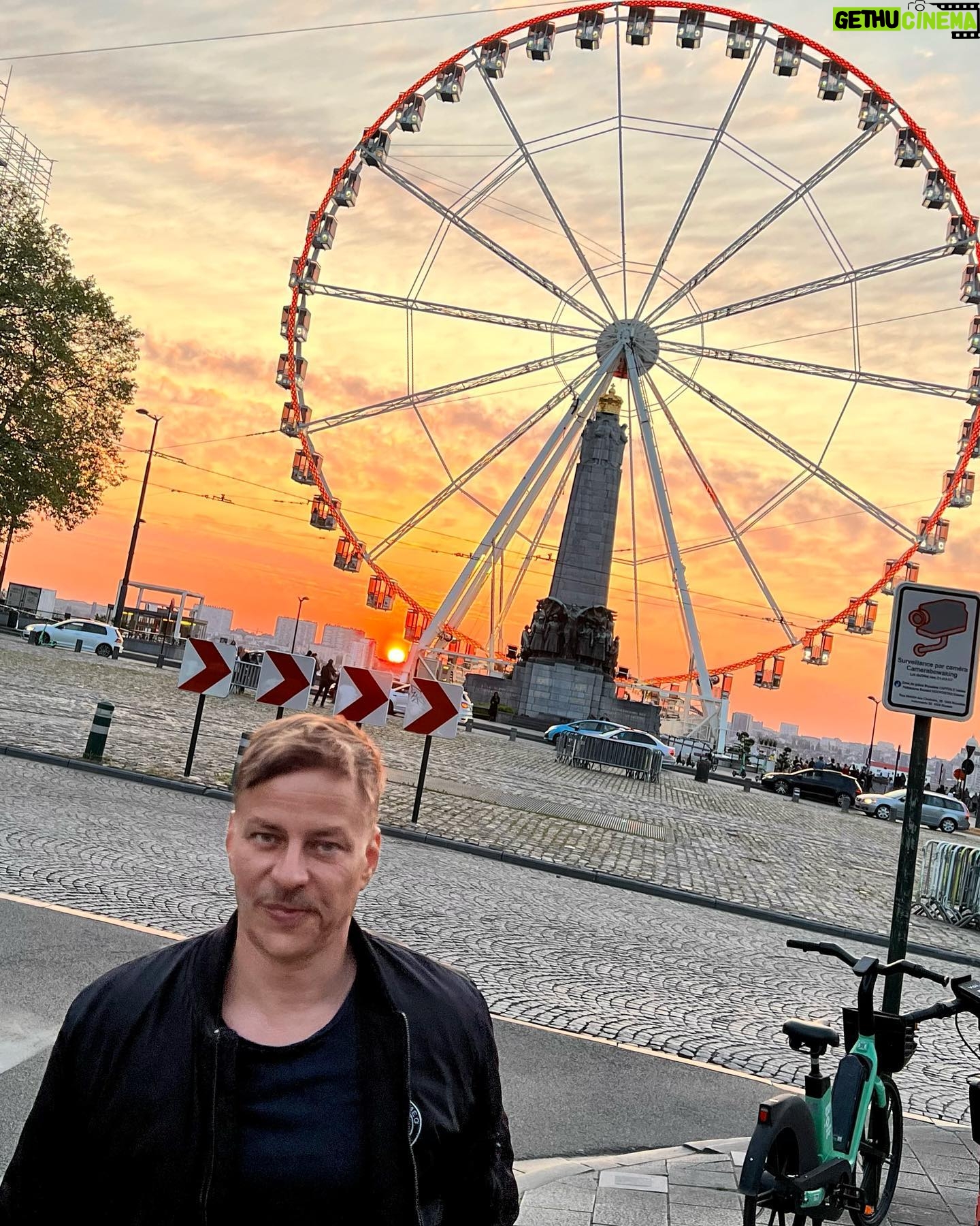 Tom Wlaschiha - 46.6K Likes - Brussels blue hour.