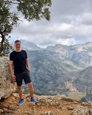Tom Wlaschiha Instagram - Mallorca hike

#islandlife