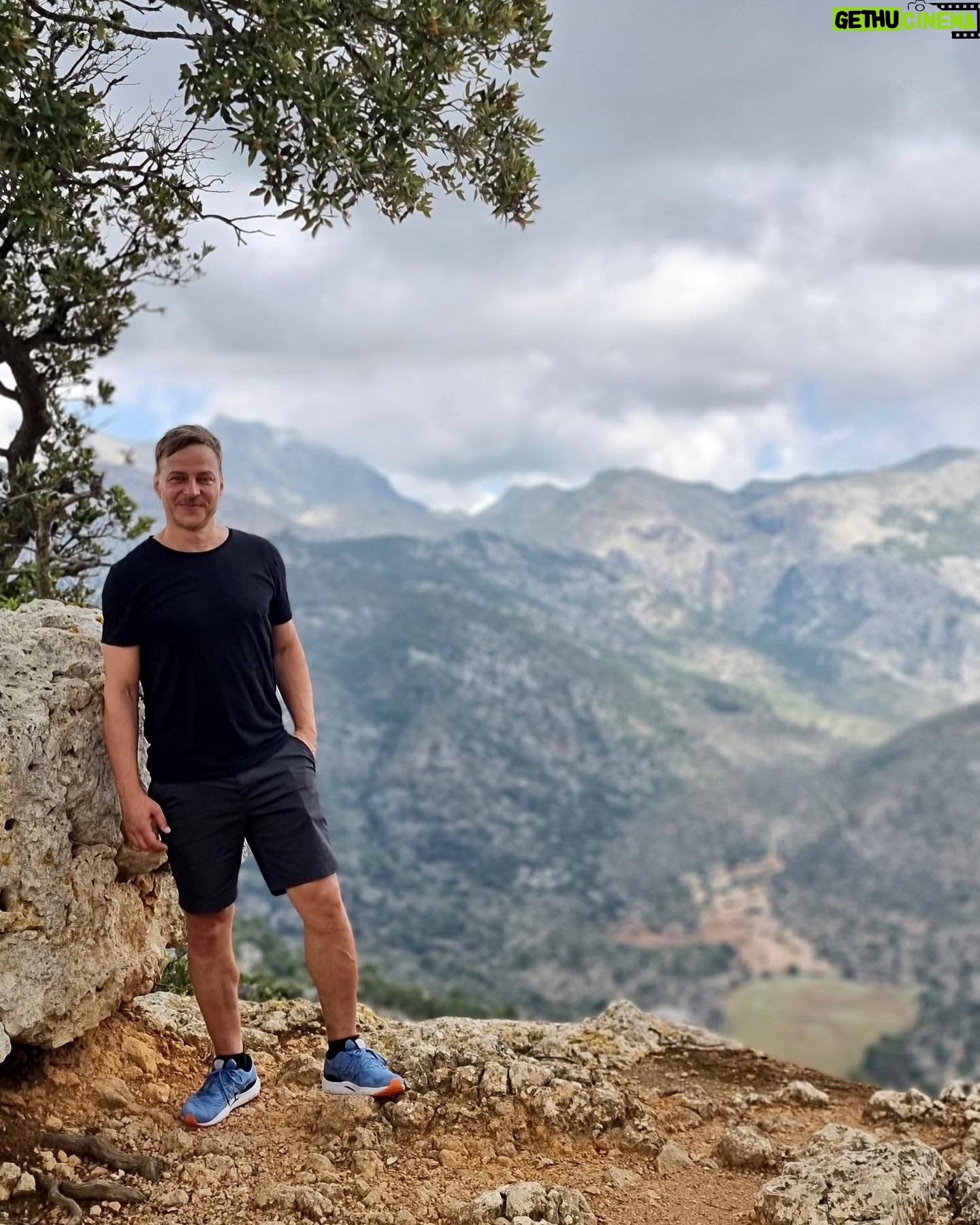 Tom Wlaschiha - 49K Likes - Mallorca hike
#islandlife