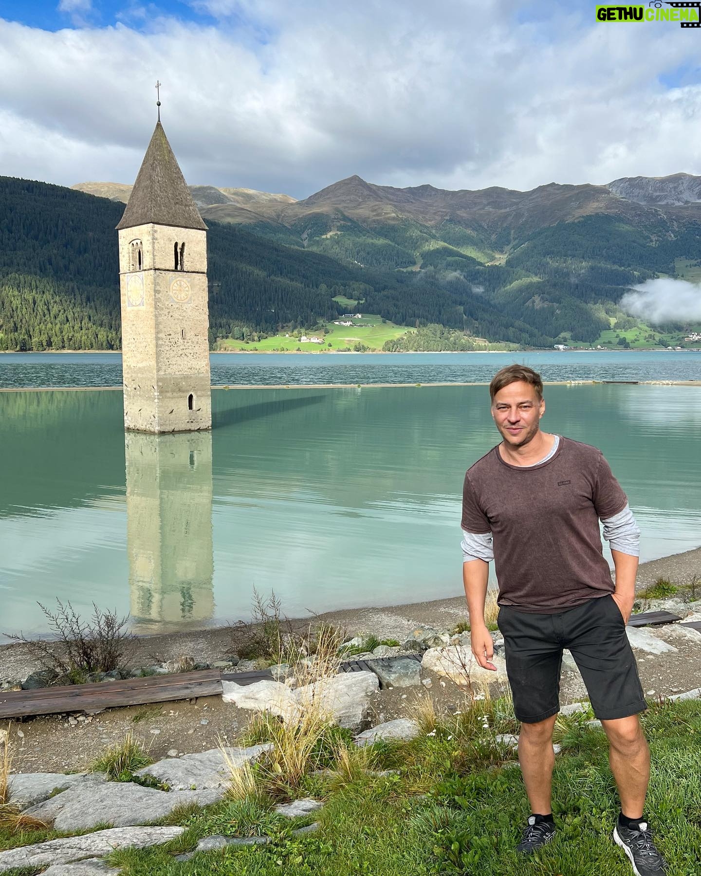 Tom Wlaschiha - 51.2K Likes - wir sind über‘n Berg :)
#cyclinglife #alpen #reschenpass🗻