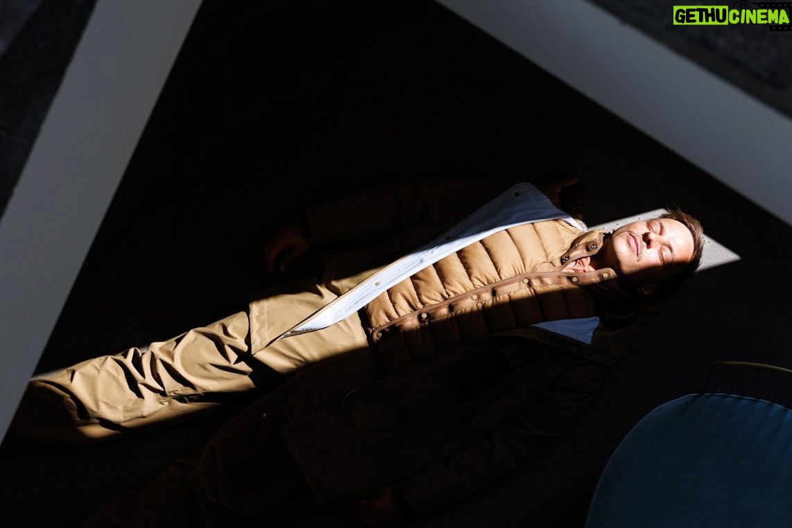 Tom Wlaschiha - 36.1K Likes - still hibernating
#dreamingof23 #winterschlaf #cocooning