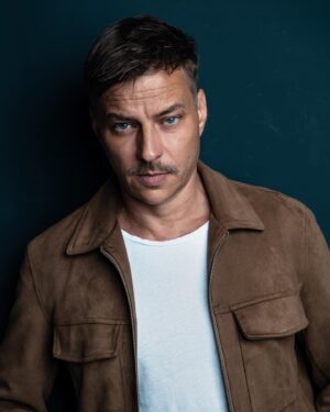 Tom Wlaschiha Instagram - head shot shoot 📸

@sercan.sevindik