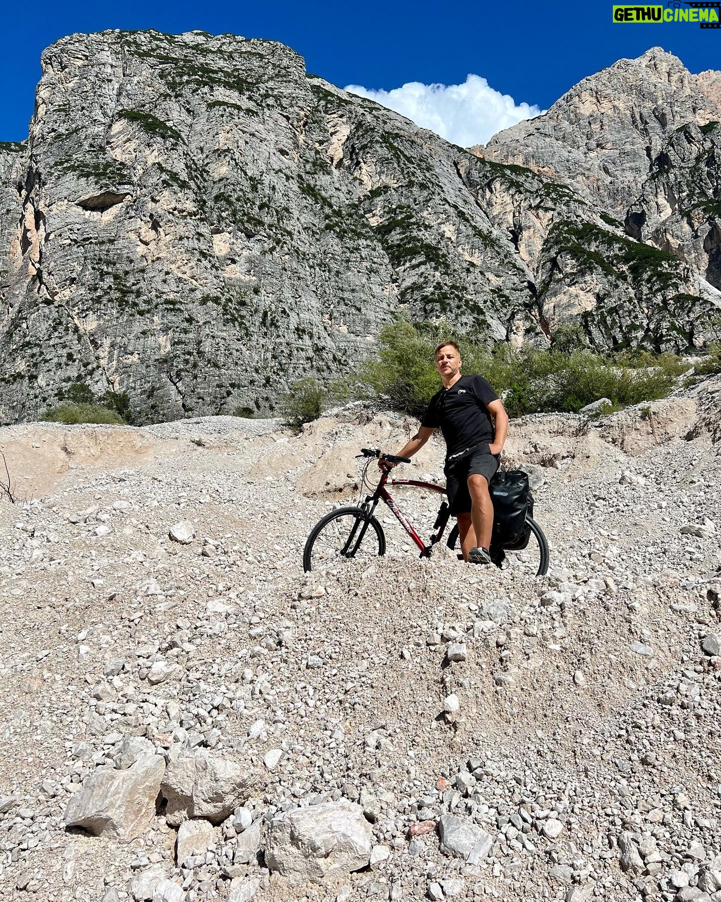 Tom Wlaschiha - 155.8K Likes - almost heaven
#munichvenezia #cycling #🚴🚴