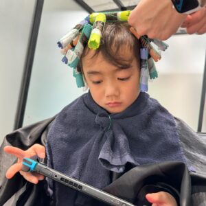 Toman Instagram - .
小学校の入学式に向けて甥の初パーマ🧑🏻‍🦱

ティモシー・シャラメにして欲しいとお願いしましたㅋㅋ
ついでに私の傷んだ毛先もカット

✂︎( @nakamuraryota_1127 )

ティミーを爆誕させてくれてありがとう ＾o＾