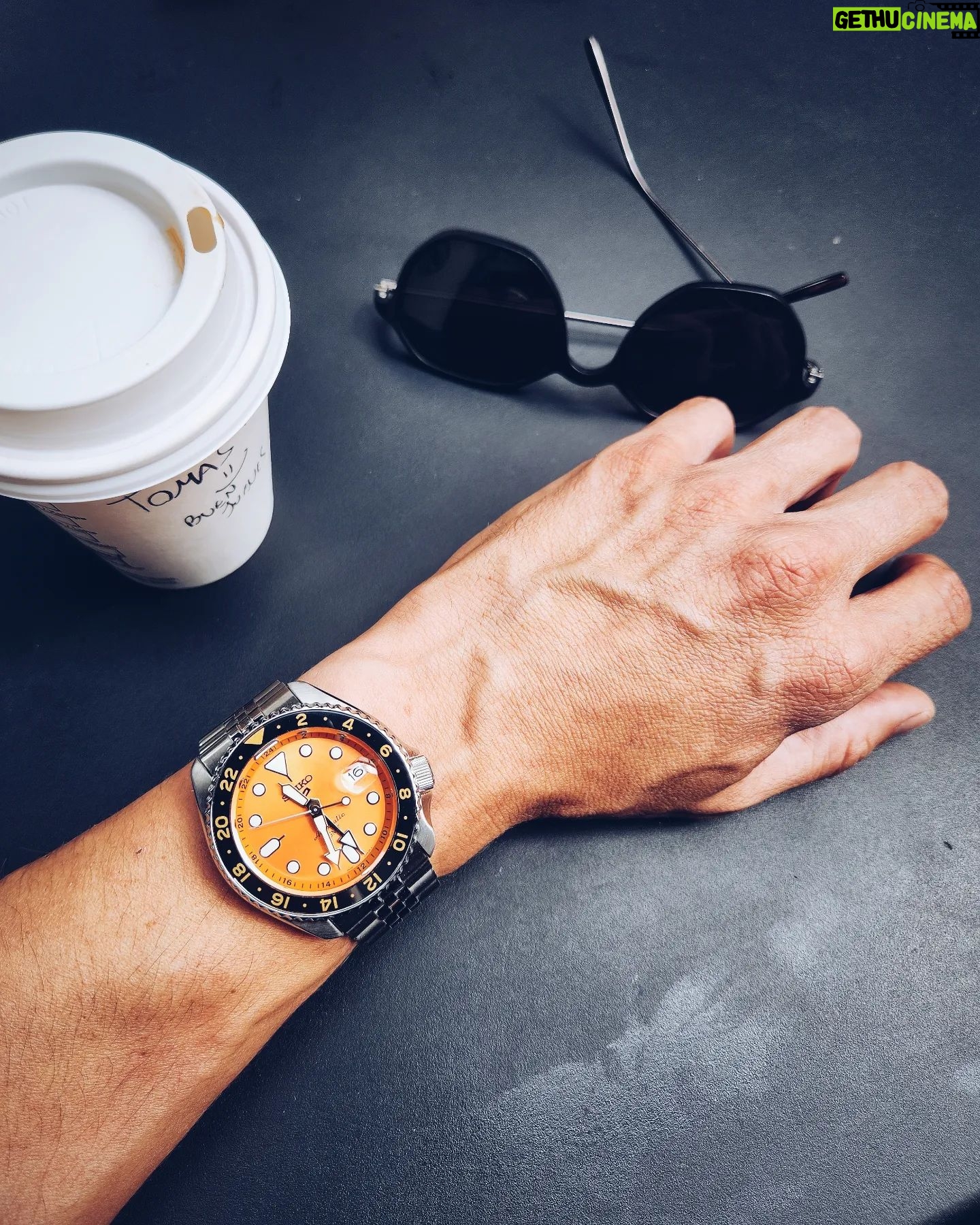 Tomás Fonzi - 20.1K Likes - Mañanita de jueves... ☕❤️👧🏼
.
.
.
#seiko5gmt