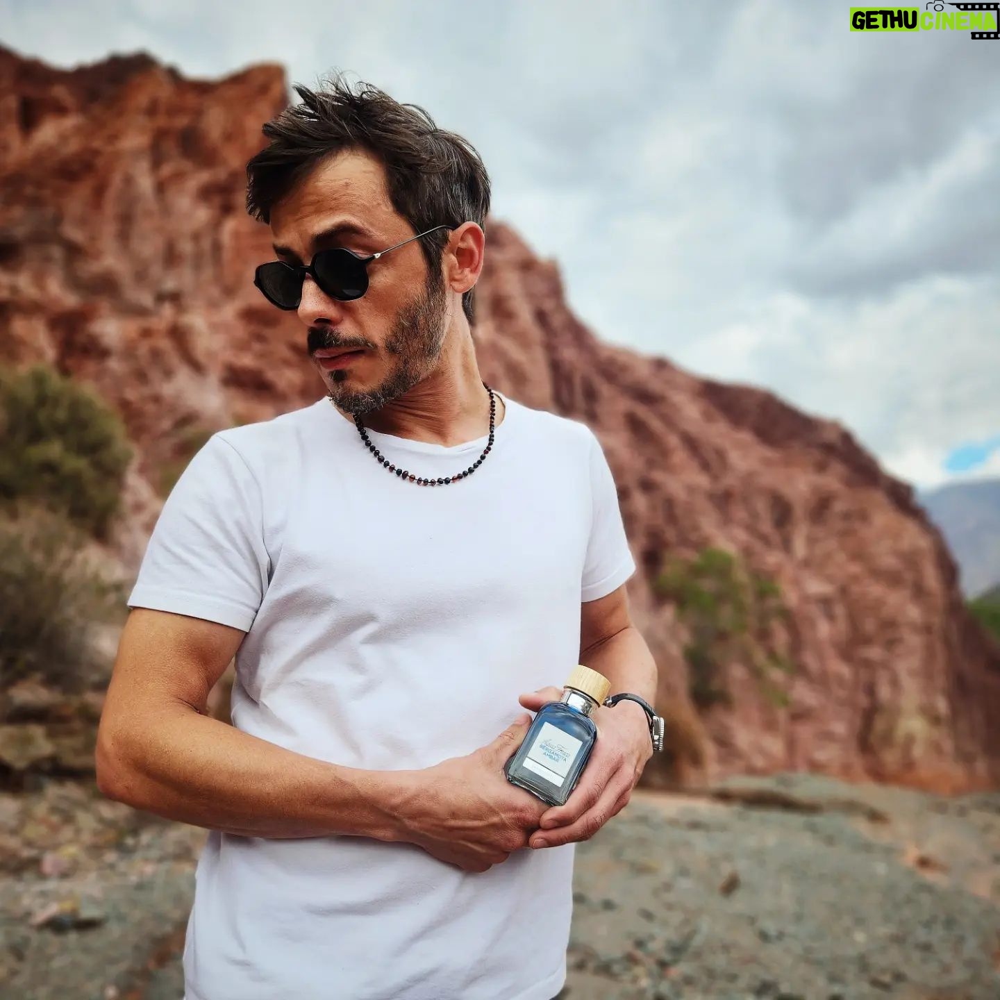 Tomás Fonzi - 7.4K Likes - #aguafrescanadamas #adolfodominguezperfumes
"¿Sabías que las aguas frescas de Adolfo Dominguez vienen en frascos reciclados, reciclables y reutilizables?"
#bergamota&ámbar
#citrus&cedro
#tremendasfragancias
#nopuedoelegir
#megustanmuchoambaslasdos