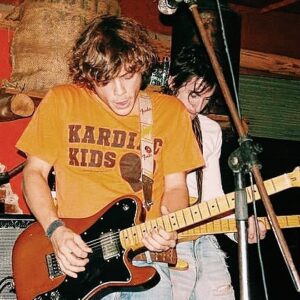 Tomás Fonzi Instagram - Rock y pelo largo 🤘🤘🤘 #tbt
.
.
(Encontré un disco rígido viejo en un cajón con una dataaaaaa...)