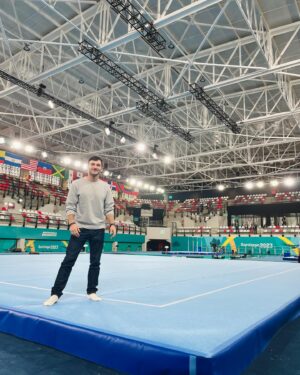 Tomás González Instagram - Hoy finalizan los Juegos Panamericanos y pronto comienzan los Parapanamericanos! Que increíble ha sido ver a todos los chilenos disfrutar de lo mejor del deporte de nuestro continente en @santiago2023oficial ❤️‍🔥
Agradezco a @canal13cl por haberme dado la oportunidad de comentar en @deportes13cl  y por supuesto a Neven Ilic, Presidente de @panamsports  por habernos traído esta gran fiesta del deporte a Chile y por haberse acordado de generaciones previas de deportistas que representamos a Chile durante décadas en Juegos Olímpicos y Panamericanos, permitiéndonos formar parte de esta gran fiesta deportiva💪🇨🇱🏅 
Felicidades a cada uno de los deportistas chilenos junto a sus entrenadores y familiares que nos han representado de la mejor manera y a todos quienes han trabajado muchísimo para poder realizar el mayor evento deportivo de la historia de nuestro país!!! #VivaChile 👏👏👏🇨🇱❤️‍🔥