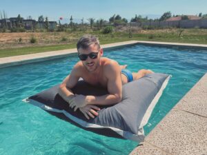Tomás González Instagram - Se abre la temporada de piscina⛱️