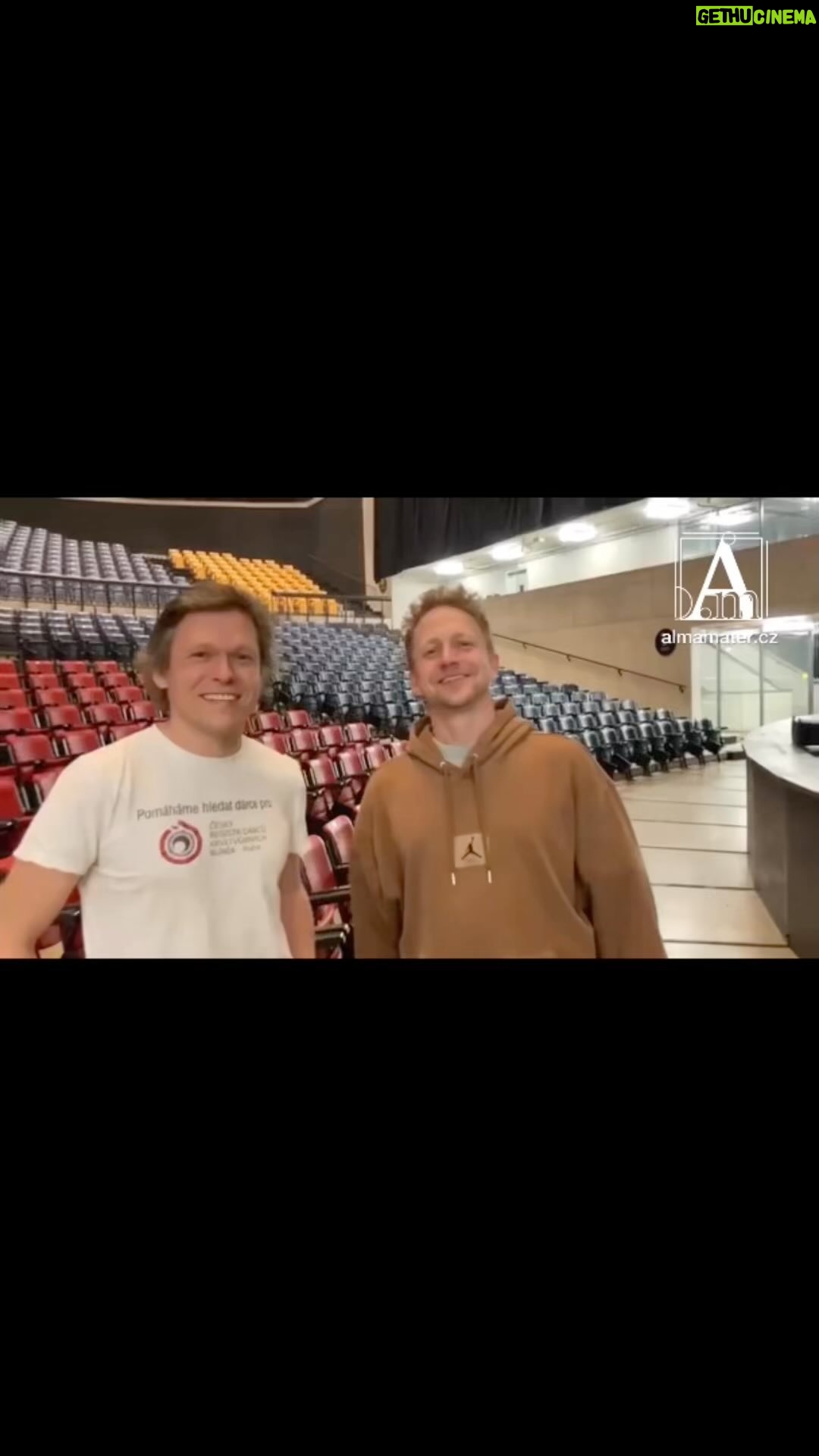 Tomáš Klus - 489 Likes - Na dřeň tour je v plném proudu. Přidejte se k dárcům kostní dřeně nebo partě dobrovolníků a zachraňujte životy s námi! ❤️ Každý čtvrtý pacient s leukémii nebo poruchou krvetvorby nenajde vhodného dárce. Pojďme tuhle statistiku změnit!
#kostnidren #dobrovolnici #krvetvornebunky #darcovstvi #darce #tomasklus #klus