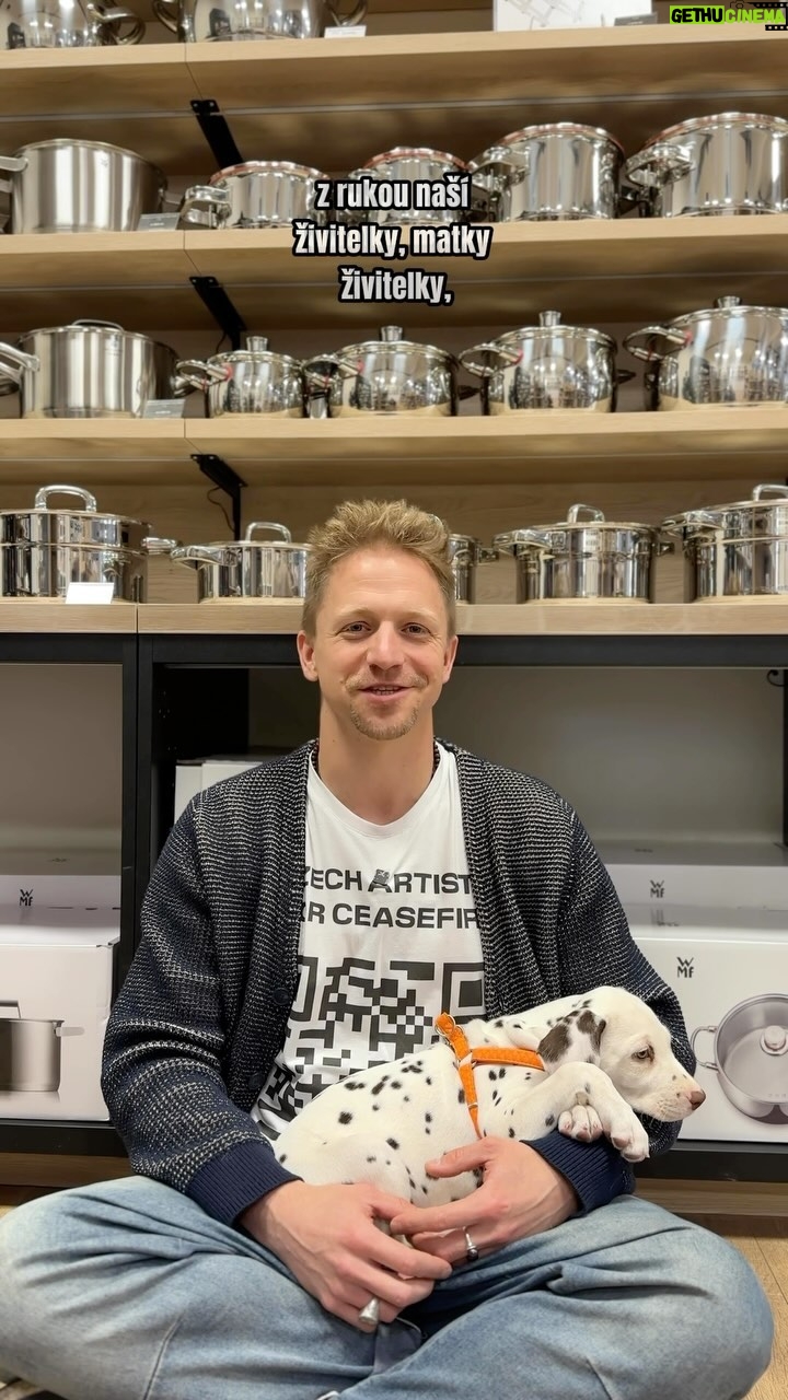 Tomáš Klus - 0.9K Likes - Tomášův recept na profilu Rostlinně už brzy! 🌿
Kdy a proč? To vše se dozvíte ve videu! 🙌 U natáčení nesměl chybět ani rozkošný František @jsem_dalmatin a alespoň ve vzpomínce úžasná @tamara_klusova 💙
Těšíte se? 🤩
.
.
#rostlinne #projekt #bezmasa #rostlinnastrava