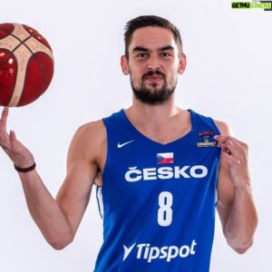 Tomáš Satoranský Instagram - Eurobasket in my hometown starts tomorrow! 🔥❤️💙

@eurobasket @cz.basketball #eurobasketprague2022 #rvisejakolev #klukzflóry