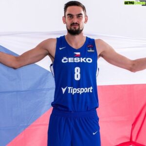 Tomáš Satoranský Instagram - Eurobasket in my hometown starts tomorrow! 🔥❤️💙

@eurobasket @cz.basketball #eurobasketprague2022 #rvisejakolev #klukzflóry