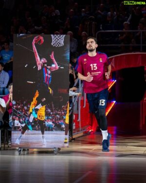 Tomáš Satoranský Instagram - Gran noche en Palau🙌🏻 gracias afición por el ambientazo🙏🏻 🔵🔴 

#visçabarça #klukzflóry @dracs1991 @fcbbasket