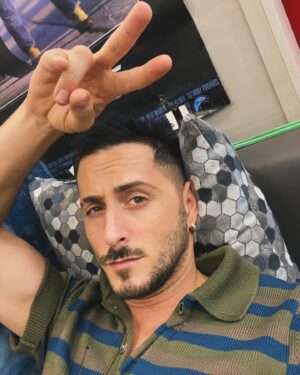 Tomer Capone Instagram - “cause it’s the beauty and the struggle”

#Frenchie 

#frenchmanwallking 

#Loveyourz.