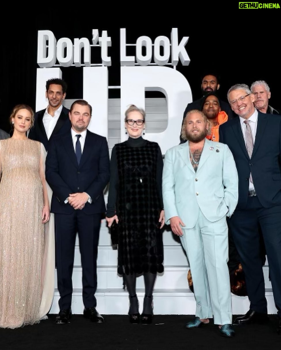 Tomer Sisley - 19.3K Likes - Bon bah je peux crever maintenant!
😂😊😎 Meryl… l’actrice de tous les acteurs!!! Quelle fierté, quelle chance, quel plaisir!!! Folle nuit à NY, folle avant première, film incroyable!!!! #DONTLOOKUP Thank you Adam McKay 🙏🙏🙏 Partenaires incroyables! Leonardo Dicaprio, Jennifer Lawrence, Meryl Streep, Kate, Jonah Hill, Ron Perlman, Tyler Perry, Kid Cudi, Cate Blanchett, Himesh Patel, etc…
Special thanks to @louboutinworld @boucheron @cerruti1881 @emanuelungaroparis
🙏🙏🙏🙏😎😎😎😎
Et mention très spéciale pour ma femme sans qui tout cela n’aurait jamais existé ❤️❤️❤️ @sandraandcoparis Love Of My Life