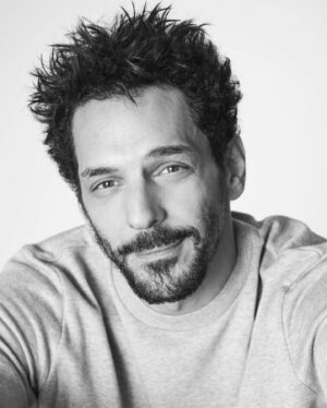 Tomer Sisley Instagram - #TBT
Séance shooting avec @julien_vallon il y a déjà plus d’un an... J’adore son point de vue à travers son objectif. Julien, merci d’avoir usé de ton talent sur moi. La prochaine on se la fait avec @sandraandcoparis 😉