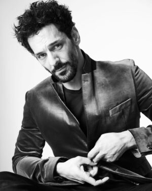 Tomer Sisley Instagram - #TBT
Séance shooting avec @julien_vallon il y a déjà plus d’un an... J’adore son point de vue à travers son objectif. Julien, merci d’avoir usé de ton talent sur moi. La prochaine on se la fait avec @sandraandcoparis 😉