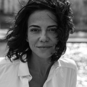 Tomer Sisley Instagram - Ma femme...
Il y a 20 ans je te rencontrais au festival de Cannes et tu étais instantanément devenue la femme de ma vie... Aujourd’hui ça fait 3 ans depuis nos retrouvailles, jour pour jour... Tant de choses accomplies ensemble depuis, tant de voyages, de projets, d’échanges, de rires, de nuits blanches, d’amour... Un mariage, une maison, une famille... Ces trois années à tes côtés sont les plus belles de ma vie!
Je n’ai jamais autant vécu qu’avec toi! Tout a meilleur goût! ...tout a un peu ton goût 😊
Je t’aime.
Ton mari, très très fier de l’être.
#twolovers
@sandraandcoparis
