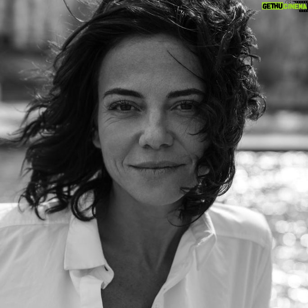 Tomer Sisley - 12.6K Likes - Ma femme...
Il y a 20 ans je te rencontrais au festival de Cannes et tu étais instantanément devenue la femme de ma vie... Aujourd’hui ça fait 3 ans depuis nos retrouvailles, jour pour jour... Tant de choses accomplies ensemble depuis, tant de voyages, de projets, d’échanges, de rires, de nuits blanches, d’amour... Un mariage, une maison, une famille... Ces trois années à tes côtés sont les plus belles de ma vie!
Je n’ai jamais autant vécu qu’avec toi! Tout a meilleur goût! ...tout a un peu ton goût 😊
Je t’aime.
Ton mari, très très fier de l’être.
#twolovers
@sandraandcoparis