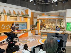 Tomisakae Instagram - VIVANTの番宣でCBCへ🚅💨
『チャント！』と『花咲タイムズ』の生放送に出演させていただきました📺️❇️
CMの間に豪華なメンバーに囲んで頂き📸最高の思い出に📱📣
スタッフの皆様、そして番組をご覧になって下さった東海地区の皆様もありがとうございました🙇!!
#𝐕𝐈𝐕𝐀𝐍𝐓 #富栄ドラム