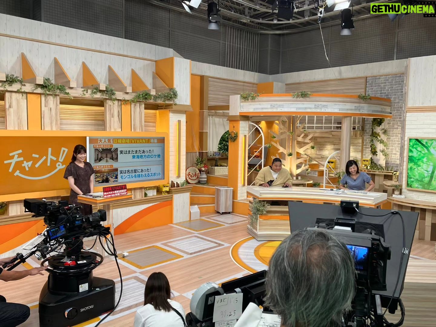 Tomisakae - 14.3K Likes - VIVANTの番宣でCBCへ🚅💨
『チャント!』と『花咲タイムズ』の生放送に出演させていただきました📺️❇️
CMの間に豪華なメンバーに囲んで頂き📸最高の思い出に📱📣
スタッフの皆様、そして番組をご覧になって下さった東海地区の皆様もありがとうございました🙇!!
#𝐕𝐈𝐕𝐀𝐍𝐓 #富栄ドラム