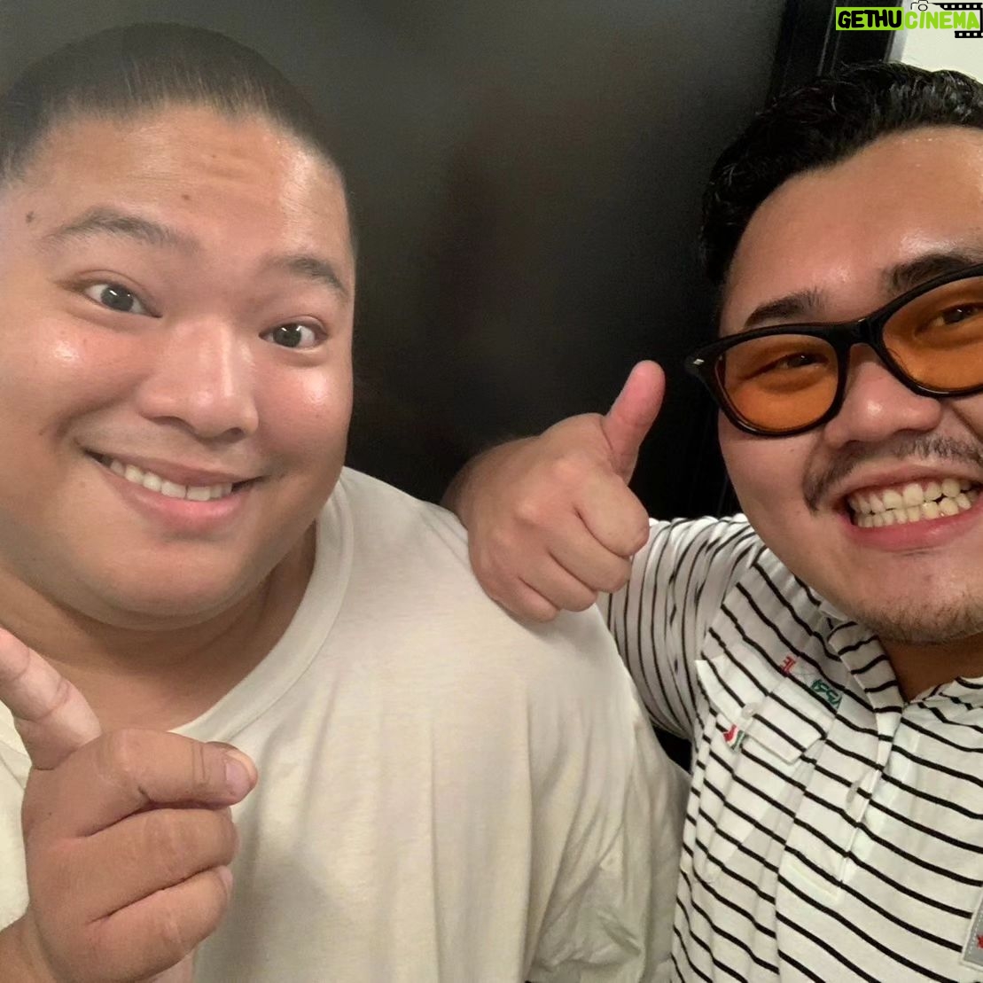 Tomisakae - 26.4K Likes - VIVANTで別班の廣瀬役→珠城りょうさんが出演してるミュージカル『天翔ける風に』をVIVANTのスタッフさん達と観てきました💐🌟
とっても素敵なお芝居で感動しました🥺✨
僕も演技の練習もっと頑張ります❗
ラストは珠城さんがオールアップの際に福澤監督と一緒に撮った1枚です📸
#𝐕𝐈𝐕𝐀𝐍𝐓 #富栄ドラム #宝塚歌劇団 #珠城りょう