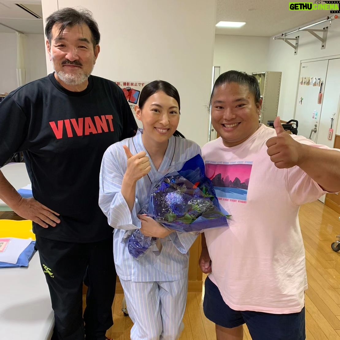Tomisakae - 26.4K Likes - VIVANTで別班の廣瀬役→珠城りょうさんが出演してるミュージカル『天翔ける風に』をVIVANTのスタッフさん達と観てきました💐🌟
とっても素敵なお芝居で感動しました🥺✨
僕も演技の練習もっと頑張ります❗
ラストは珠城さんがオールアップの際に福澤監督と一緒に撮った1枚です📸
#𝐕𝐈𝐕𝐀𝐍𝐓 #富栄ドラム #宝塚歌劇団 #珠城りょう