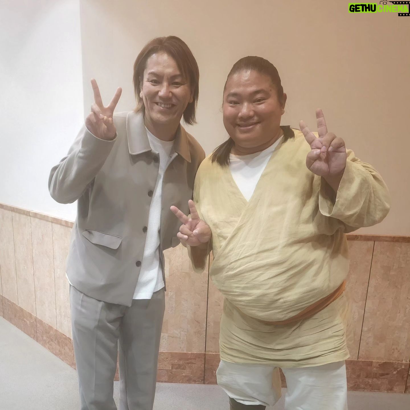 Tomisakae - 21.4K Likes - 櫻井・有吉THE夜会の収録時に同じチームで頑張ってくれた狩野英孝さんとのツーショットです📱📣
とても優しくて、ラーメンでもつけめんでもなく超イケメンでした✨
#𝐕𝐈𝐕𝐀𝐍𝐓 #富栄ドラム