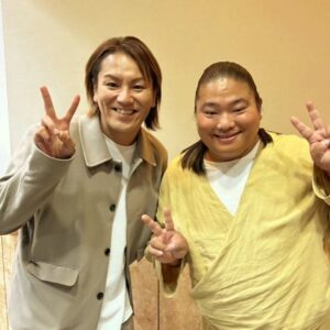 Tomisakae Instagram - 櫻井・有吉THE夜会の収録時に同じチームで頑張ってくれた狩野英孝さんとのツーショットです📱📣
とても優しくて、ラーメンでもつけめんでもなく超イケメンでした✨
#𝐕𝐈𝐕𝐀𝐍𝐓 #富栄ドラム