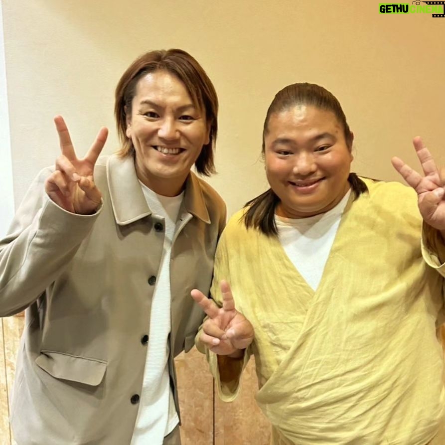 Tomisakae - 21.4K Likes - 櫻井・有吉THE夜会の収録時に同じチームで頑張ってくれた狩野英孝さんとのツーショットです📱📣
とても優しくて、ラーメンでもつけめんでもなく超イケメンでした✨
#𝐕𝐈𝐕𝐀𝐍𝐓 #富栄ドラム