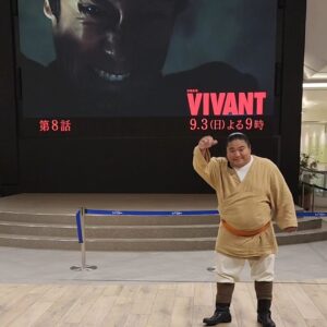 Tomisakae Instagram - VIVANT第8話放送まであと2時間半📱📣
果たして乃木さんはいったいどうなるのでしょうか🔫💥
超危険！超危険！⚠️
是非リアタイでみてください📺️❇️
#富栄ドラム #𝐕𝐈𝐕𝐀𝐍𝐓