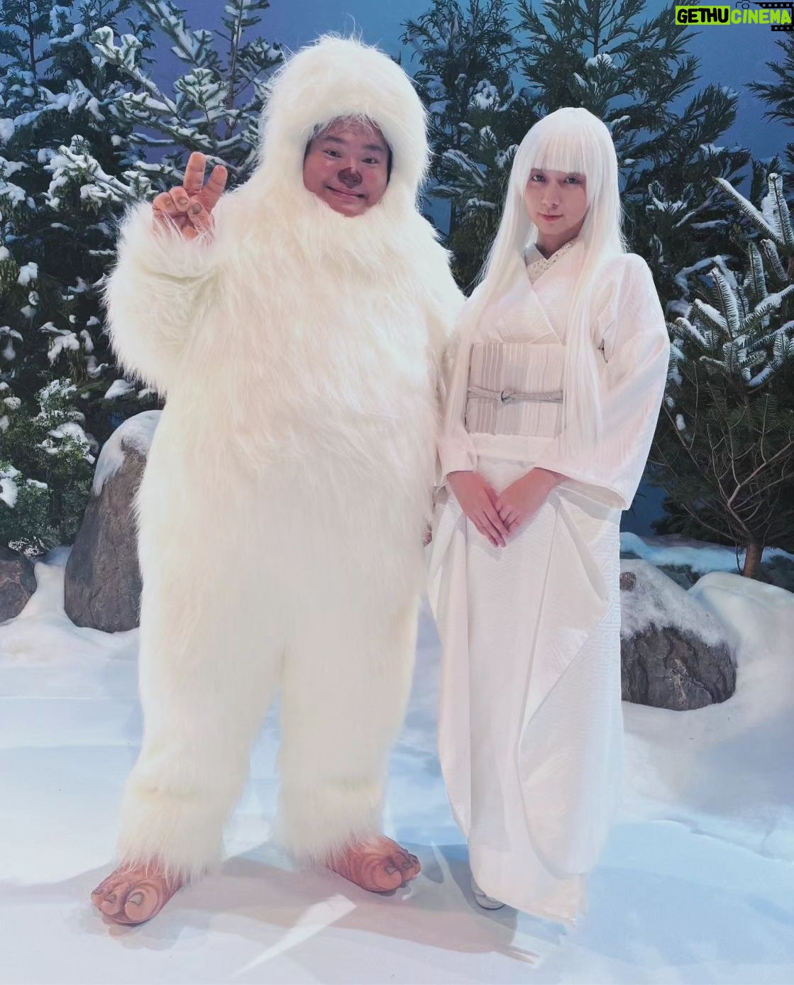 Tomisakae - 15.4K Likes - 『雪男と雪女』上白石萌歌さんとのオフショットです📸✨
スゴく魅力的で☃️芝居せずとも本当に吸い込まれてしまいました👀👏
果たしてその後二人はどうなったのでしょうか🤔?㊙️
#富栄ドラム #上白石萌歌 #life人生に捧げるコント