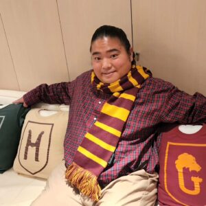 Tomisakae Instagram - 今日はずっと楽しみにしていた舞台『ハリー・ポッターと呪いの子』を赤坂で鑑賞してきました👀👏🔯
講演後ハリー役の大貫勇輔さんと記念に📸✨✨
迫力のある演出で物語の世界に一気に吸い込まれて🔥
とても面白くて時間が経つのがあっという間でした😳🙏
この経験を肥やしに僕も役者として頑張るので、是非ハグリット役が必要な時は呼んでください!!🧔👍️🔯
#富栄ドラム