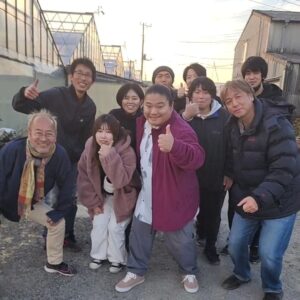 Tomisakae Instagram - 2024年1月のnews every.「いまダケッ」コーナーのリポーター🎤を務めさせていただきました！🙇‍♂️
沢山勉強させてもらいながら、楽しく素敵な場所をいっぱい視聴者の皆様にご紹介する事が出来て本当に良かったです🍓✨
最後までハラハラドキドキの中継でしたが「目が話せないのが良い」とスタッフの方々が褒めてくれました💪✨
でも安心して見てもらえる中継が出来る様にレベル🆙目指して頑張りたいと思います✊‼️
お世話になったスタジオの皆様、天気予報の皆様、スタッフの方々と記念に📸^^
薔薇の花束💐は1月31日が愛妻の日だったので『藤井アナの奥様へ』とプレゼントしました✨🎁✨
そして２月担当のリポーターもお楽しみに～🥳㊙️
#富栄ドラム