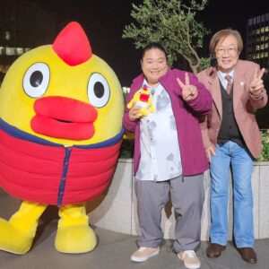 Tomisakae Instagram - 2024年1月のnews every.「いまダケッ」コーナーのリポーター🎤を務めさせていただきました！🙇‍♂️
沢山勉強させてもらいながら、楽しく素敵な場所をいっぱい視聴者の皆様にご紹介する事が出来て本当に良かったです🍓✨
最後までハラハラドキドキの中継でしたが「目が話せないのが良い」とスタッフの方々が褒めてくれました💪✨
でも安心して見てもらえる中継が出来る様にレベル🆙目指して頑張りたいと思います✊‼️
お世話になったスタジオの皆様、天気予報の皆様、スタッフの方々と記念に📸^^
薔薇の花束💐は1月31日が愛妻の日だったので『藤井アナの奥様へ』とプレゼントしました✨🎁✨
そして２月担当のリポーターもお楽しみに～🥳㊙️
#富栄ドラム