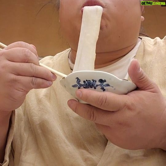 Tomisakae - 31.2K Likes - VIVANT島根ロケ地巡りツアーで、伸びる餅と福澤監督がつくってくれた赤飯を食べました!✨#富栄ドラム