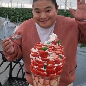 Tomisakae Instagram - いちごパフェ美味しかったよ🍓#富栄ドラム