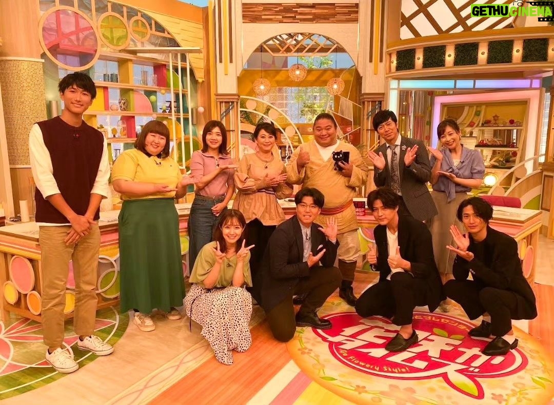 Tomisakae - 14.3K Likes - VIVANTの番宣でCBCへ🚅💨
『チャント!』と『花咲タイムズ』の生放送に出演させていただきました📺️❇️
CMの間に豪華なメンバーに囲んで頂き📸最高の思い出に📱📣
スタッフの皆様、そして番組をご覧になって下さった東海地区の皆様もありがとうございました🙇!!
#𝐕𝐈𝐕𝐀𝐍𝐓 #富栄ドラム